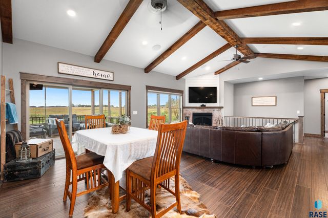 27061 Saddlerock Pl Place, Harrisburg, SD 57032