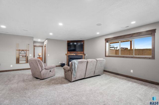 27061 Saddlerock Pl Place, Harrisburg, SD 57032