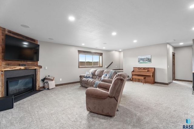 27061 Saddlerock Pl Place, Harrisburg, SD 57032