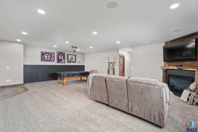 27061 Saddlerock Pl Place, Harrisburg, SD 57032