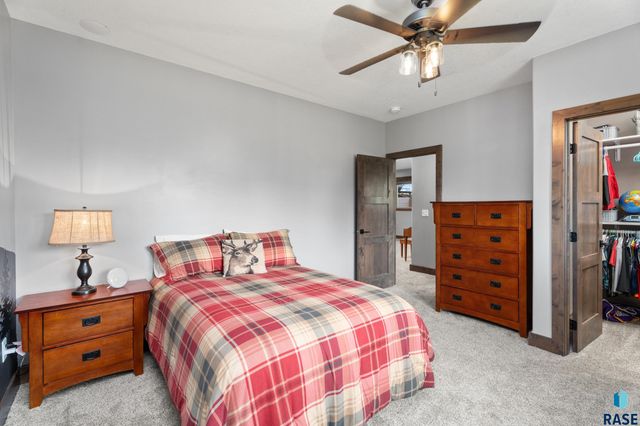 27061 Saddlerock Pl Place, Harrisburg, SD 57032