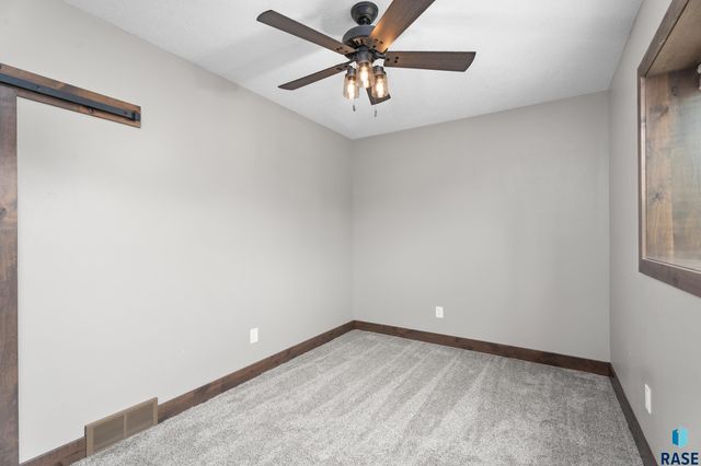 27061 Saddlerock Pl Place, Harrisburg, SD 57032