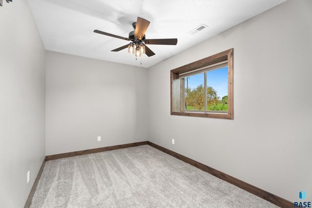 27061 Saddlerock Pl Place, Harrisburg, SD 57032