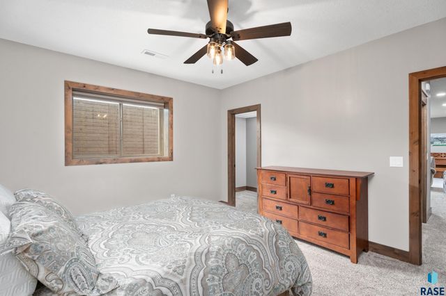 27061 Saddlerock Pl Place, Harrisburg, SD 57032