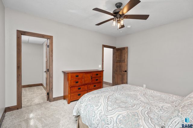 27061 Saddlerock Pl Place, Harrisburg, SD 57032