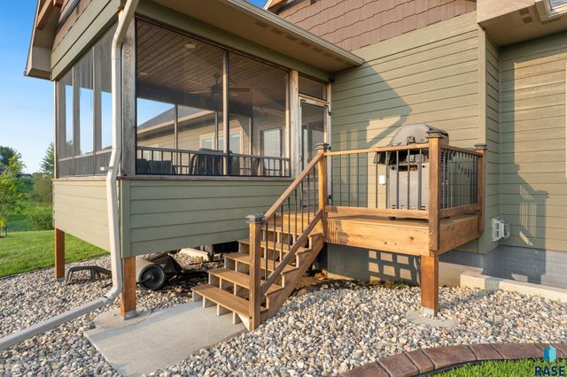27061 Saddlerock Pl Place, Harrisburg, SD 57032