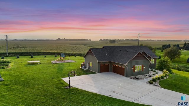 27061 Saddlerock Pl Place, Harrisburg, SD 57032