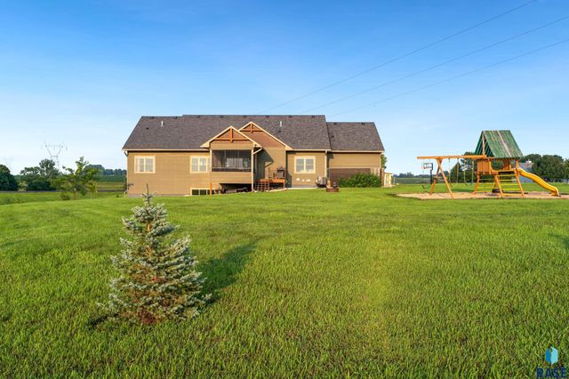 27061 Saddlerock Pl Place, Harrisburg, SD 57032