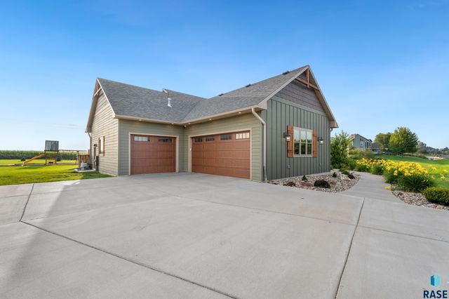27061 Saddlerock Pl Place, Harrisburg, SD 57032