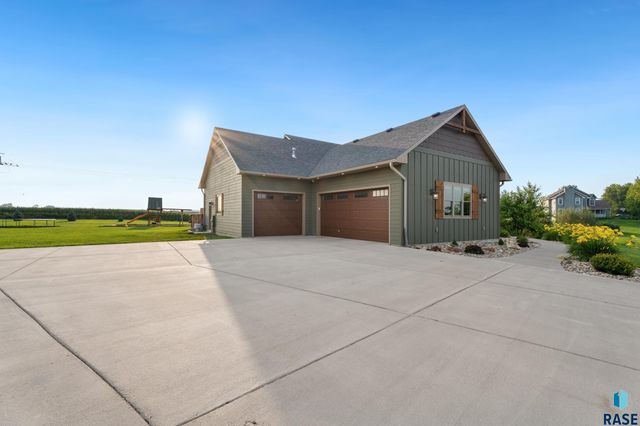 27061 Saddlerock Pl Place, Harrisburg, SD 57032