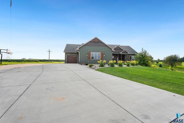 27061 Saddlerock Pl Place, Harrisburg, SD 57032