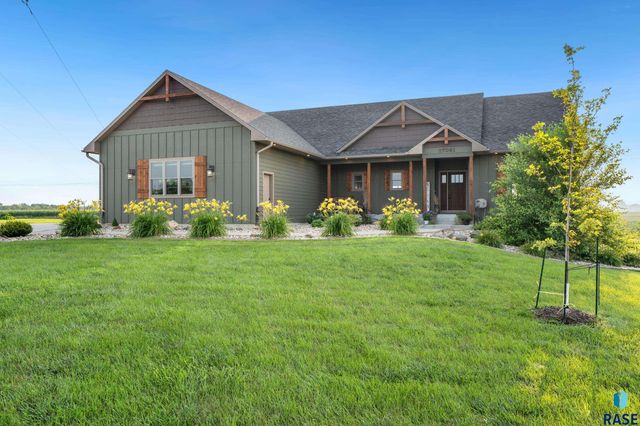27061 Saddlerock Pl Place, Harrisburg, SD 57032