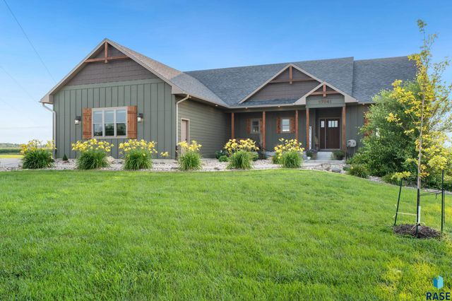 27061 Saddlerock Pl Place, Harrisburg, SD 57032