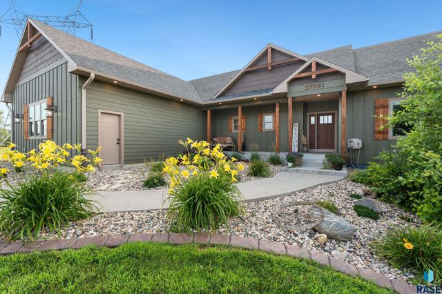 27061 Saddlerock Pl Place, Harrisburg, SD 57032