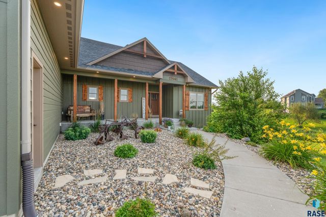 27061 Saddlerock Pl Place, Harrisburg, SD 57032