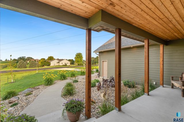 27061 Saddlerock Pl Place, Harrisburg, SD 57032