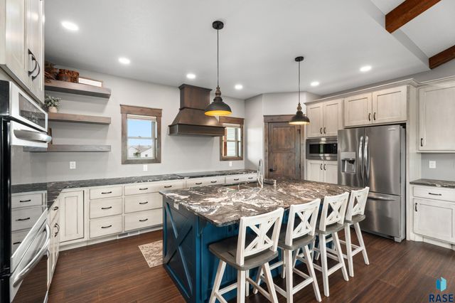 27061 Saddlerock Pl Place, Harrisburg, SD 57032