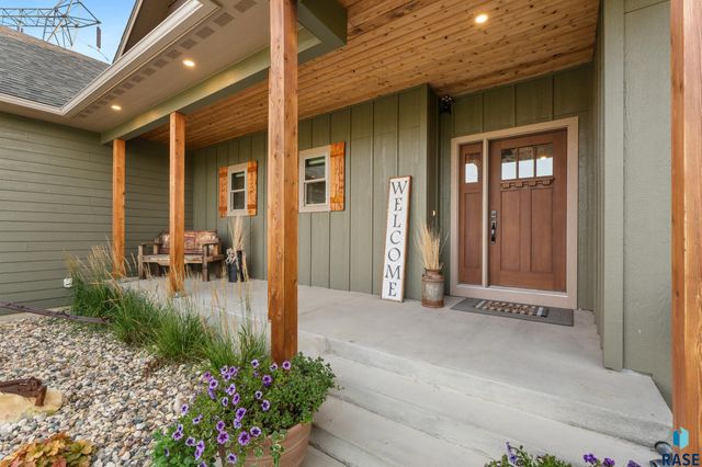 27061 Saddlerock Pl Place, Harrisburg, SD 57032