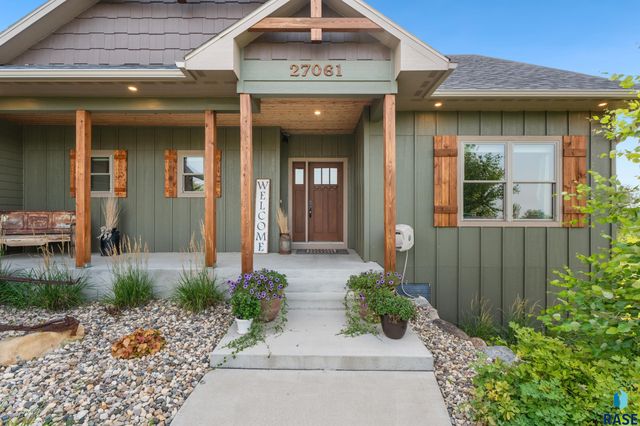 27061 Saddlerock Pl Place, Harrisburg, SD 57032