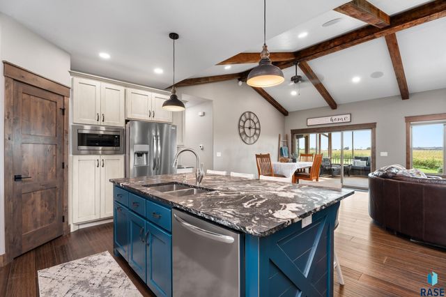 27061 Saddlerock Pl Place, Harrisburg, SD 57032