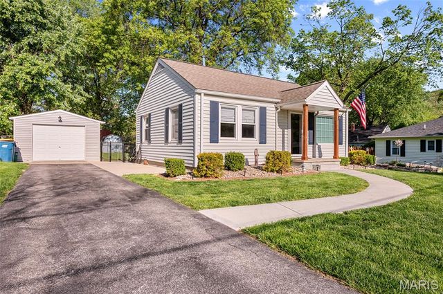 211 Circle Drive, Edwardsville, IL 62025