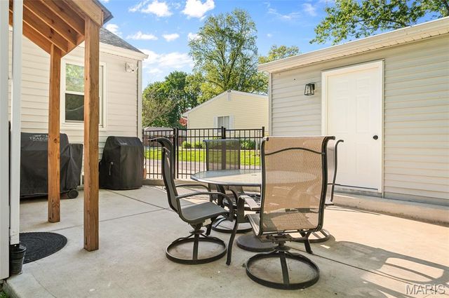 211 Circle Drive, Edwardsville, IL 62025