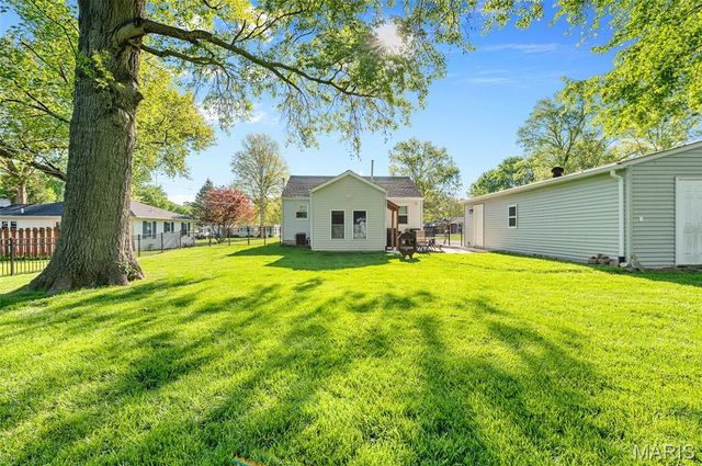 211 Circle Drive, Edwardsville, IL 62025