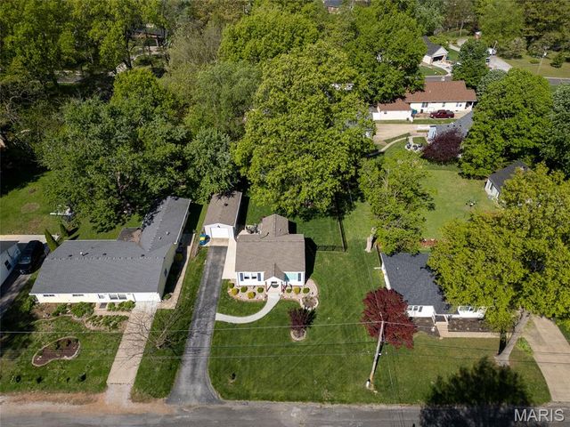211 Circle Drive, Edwardsville, IL 62025