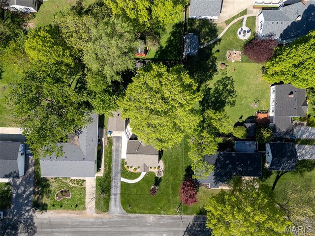 211 Circle Drive, Edwardsville, IL 62025
