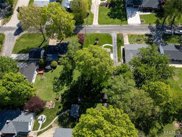 211 Circle Drive, Edwardsville, IL 62025