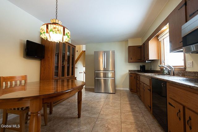 22 Danielwood Drive, Colonie, NY 12211