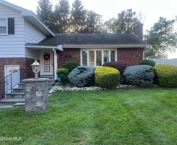 22 Danielwood Drive, Colonie, NY 12211