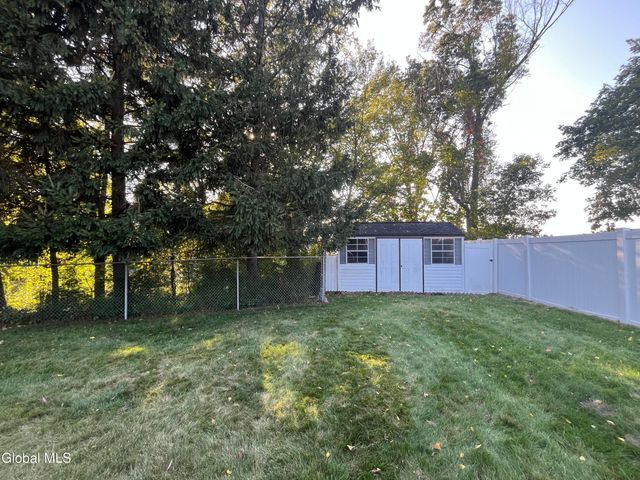 22 Danielwood Drive, Colonie, NY 12211