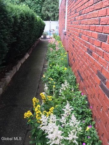 22 Danielwood Drive, Colonie, NY 12211