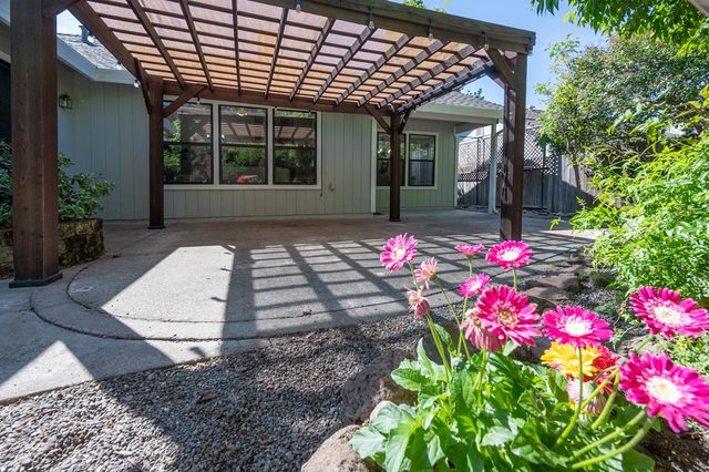 1336 Stonebridge Way, Roseville, CA 95661