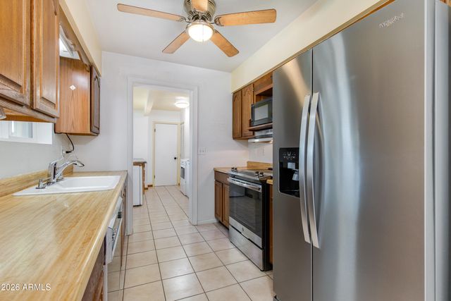 2815 E SYLVIA Street, Phoenix, AZ 85032