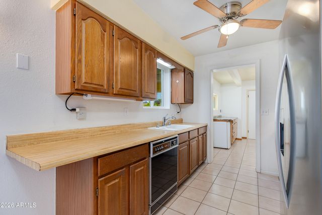 2815 E SYLVIA Street, Phoenix, AZ 85032
