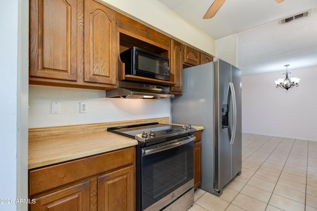 2815 E SYLVIA Street, Phoenix, AZ 85032