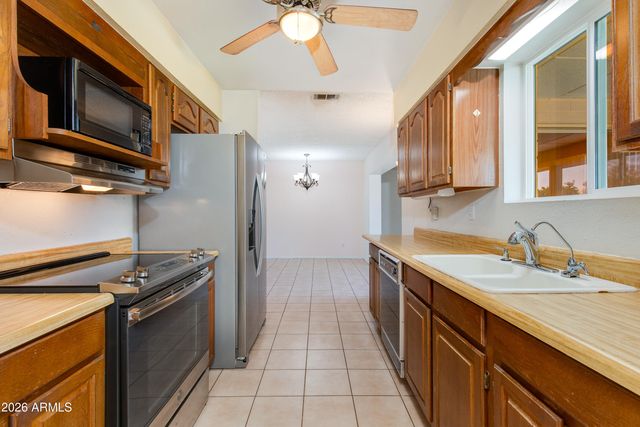 2815 E SYLVIA Street, Phoenix, AZ 85032