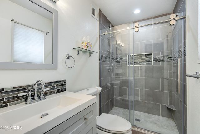 2815 E SYLVIA Street, Phoenix, AZ 85032