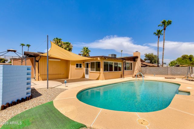 2815 E SYLVIA Street, Phoenix, AZ 85032