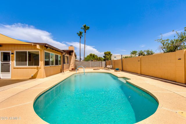 2815 E SYLVIA Street, Phoenix, AZ 85032
