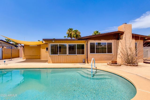 2815 E SYLVIA Street, Phoenix, AZ 85032