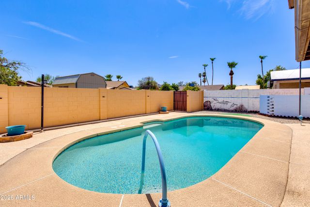 2815 E SYLVIA Street, Phoenix, AZ 85032