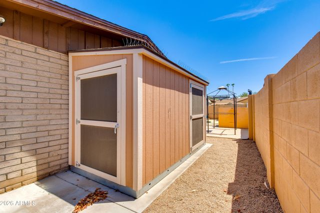 2815 E SYLVIA Street, Phoenix, AZ 85032