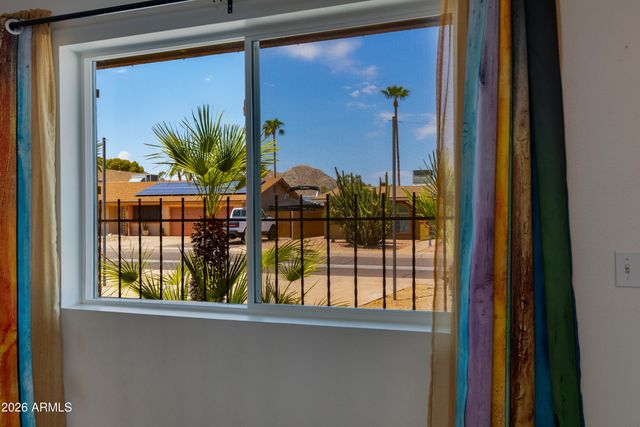 2815 E SYLVIA Street, Phoenix, AZ 85032