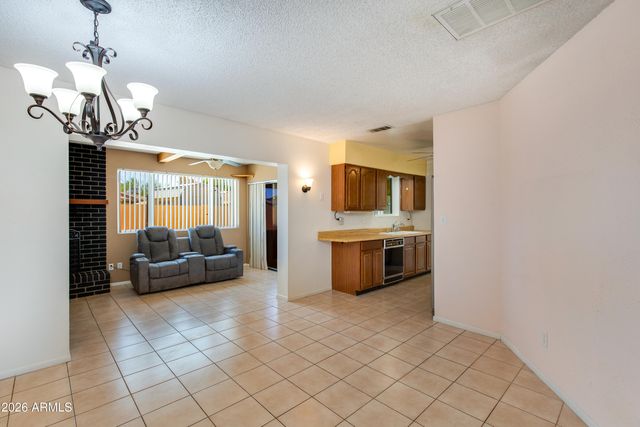 2815 E SYLVIA Street, Phoenix, AZ 85032