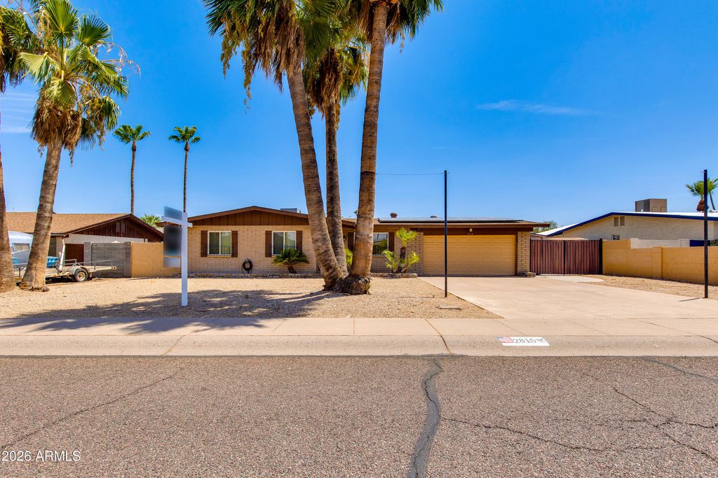 2815 E SYLVIA Street, Phoenix, AZ 85032