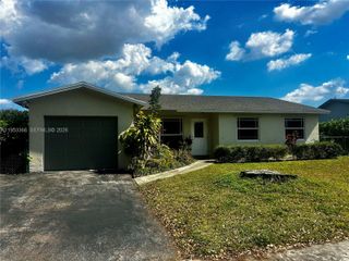 401 NW 83rd Way, Pembroke Pines, FL 33024