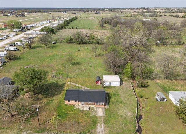 1310 W 15th Street, Prague, OK 74864